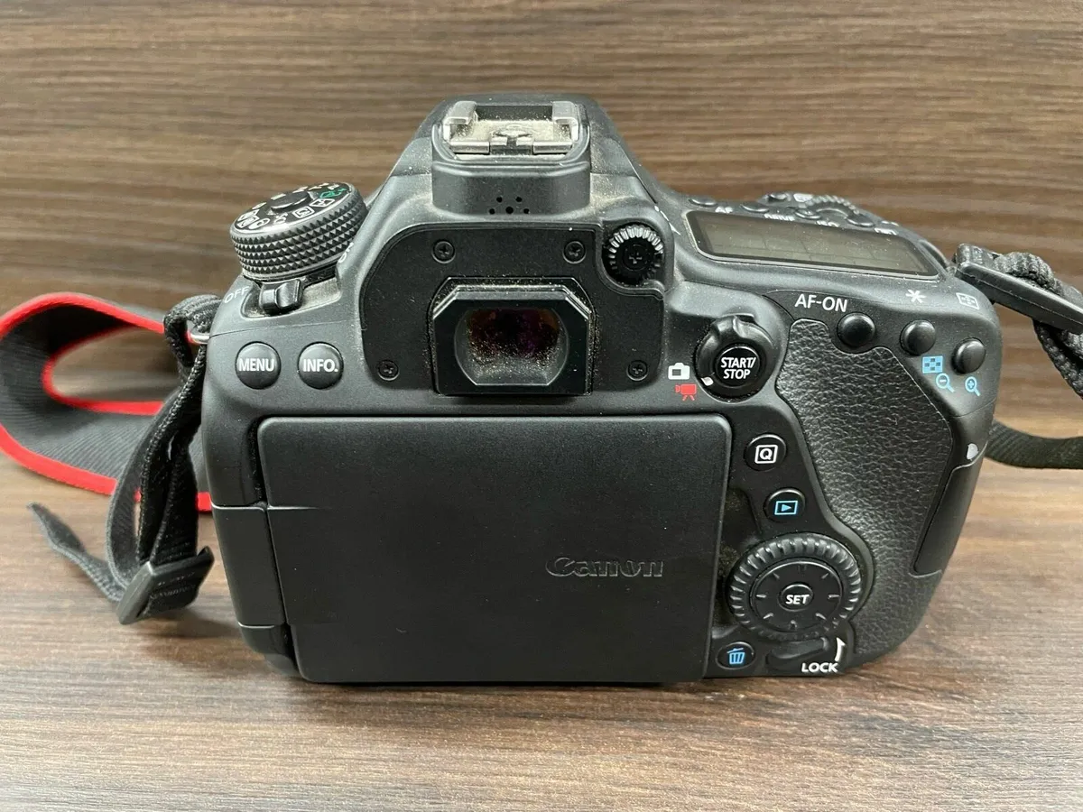 EOS 80D - Image 2