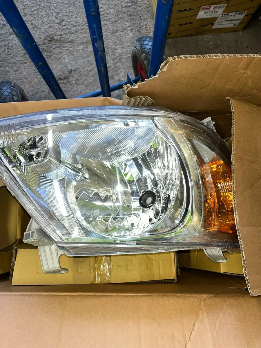 Hilux Headlamp - Image 1