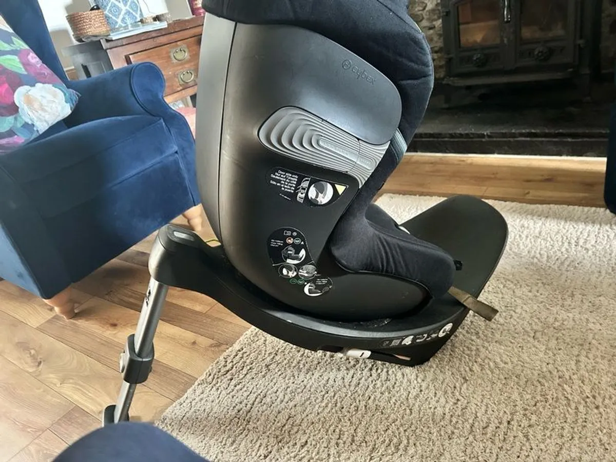 cybex 360 degree child and infant car seat - Image 1