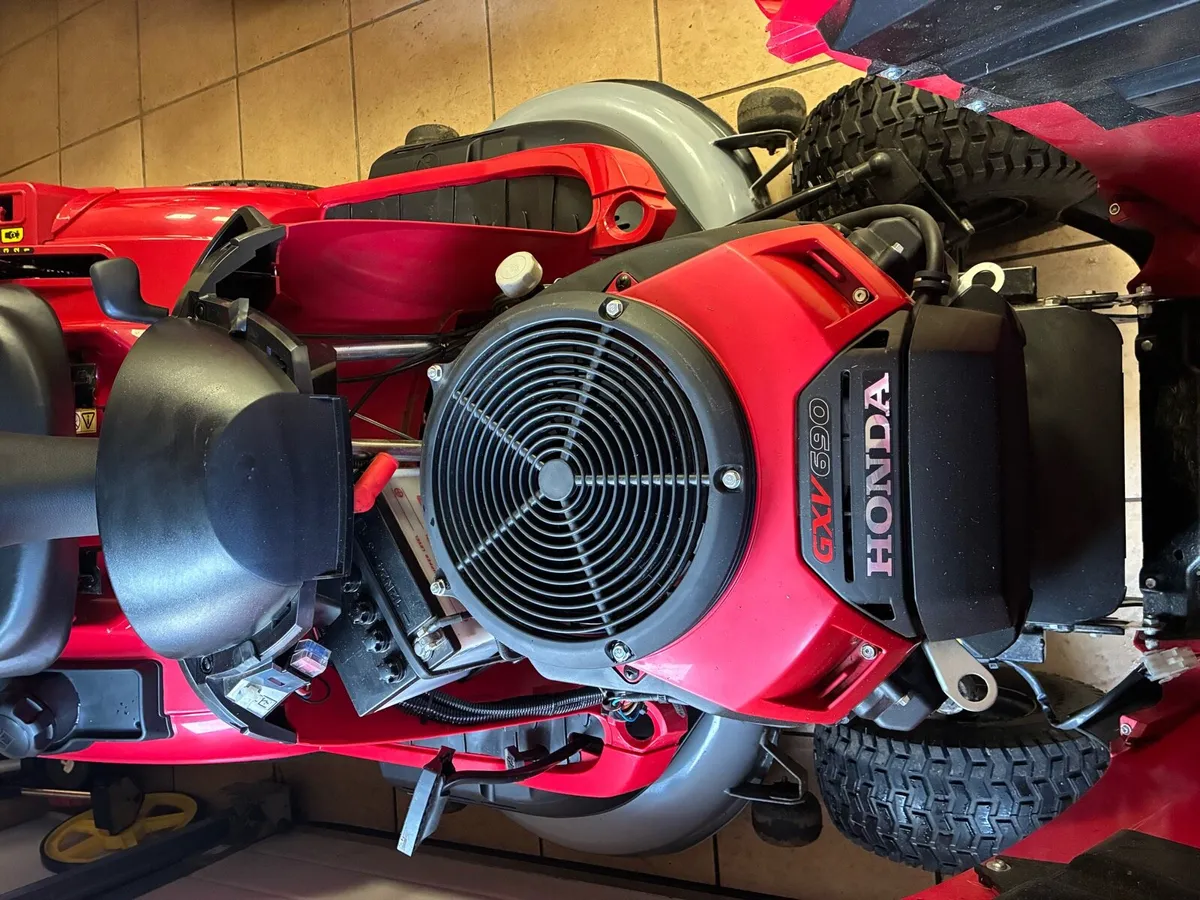 Honda HF 2625 Ride on Lawn mower - Image 2