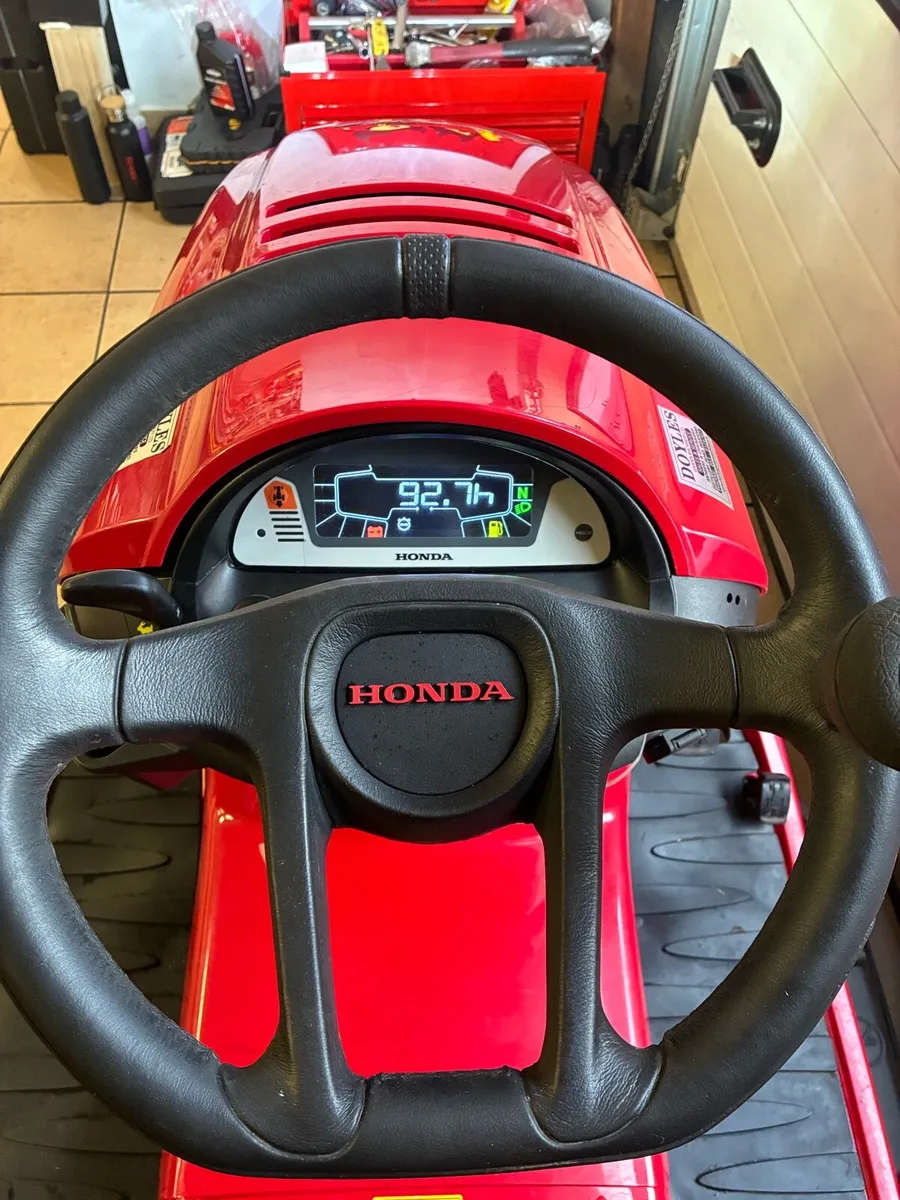 Honda HF 2625 Ride on Lawn mower - Image 3