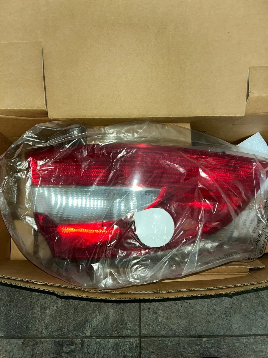 Skoda Superb Left Rear Lamp - Image 1