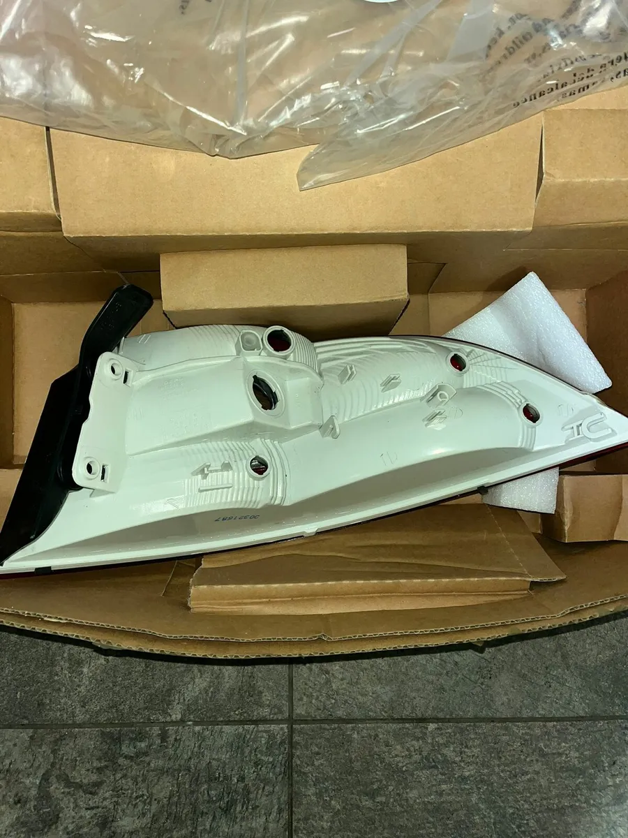 Skoda Superb Left Rear Lamp - Image 2