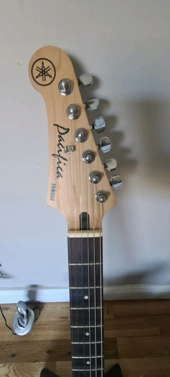 Left Handed Electric Guitar & Amp - Image 2