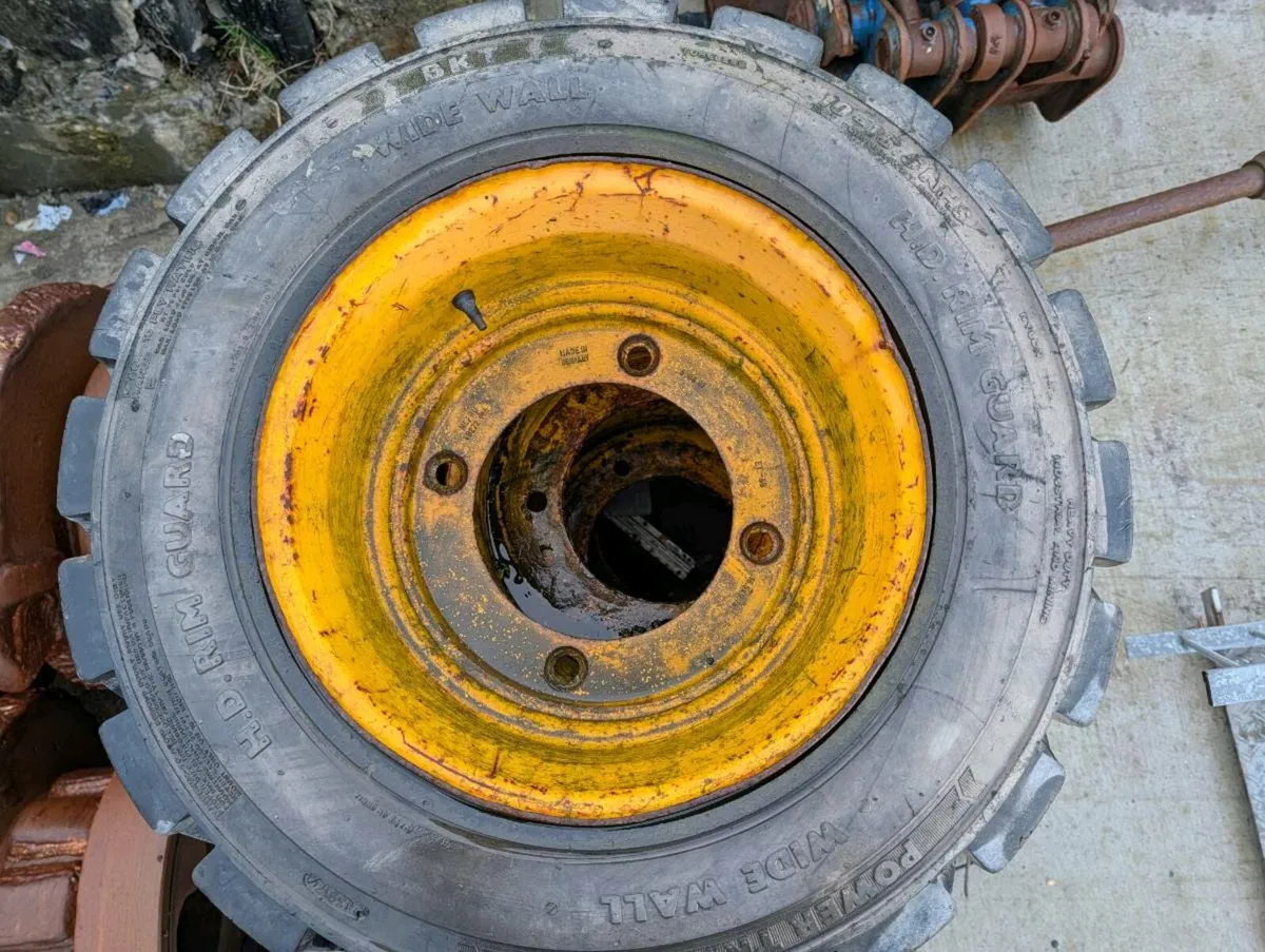 Jcb teleporter tyre's - Image 2
