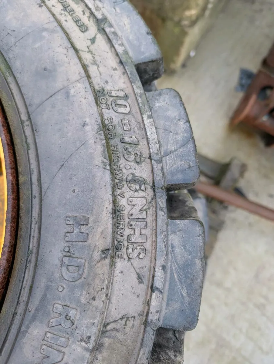 Jcb teleporter tyre's - Image 3