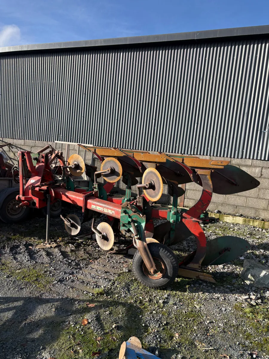 Kverneland Reversible plough - Image 1