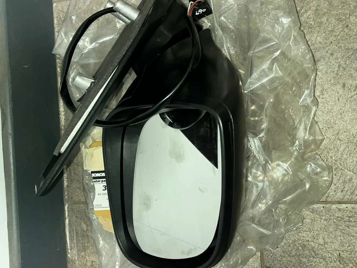 VW Transporter RH Door Mirror - Image 2