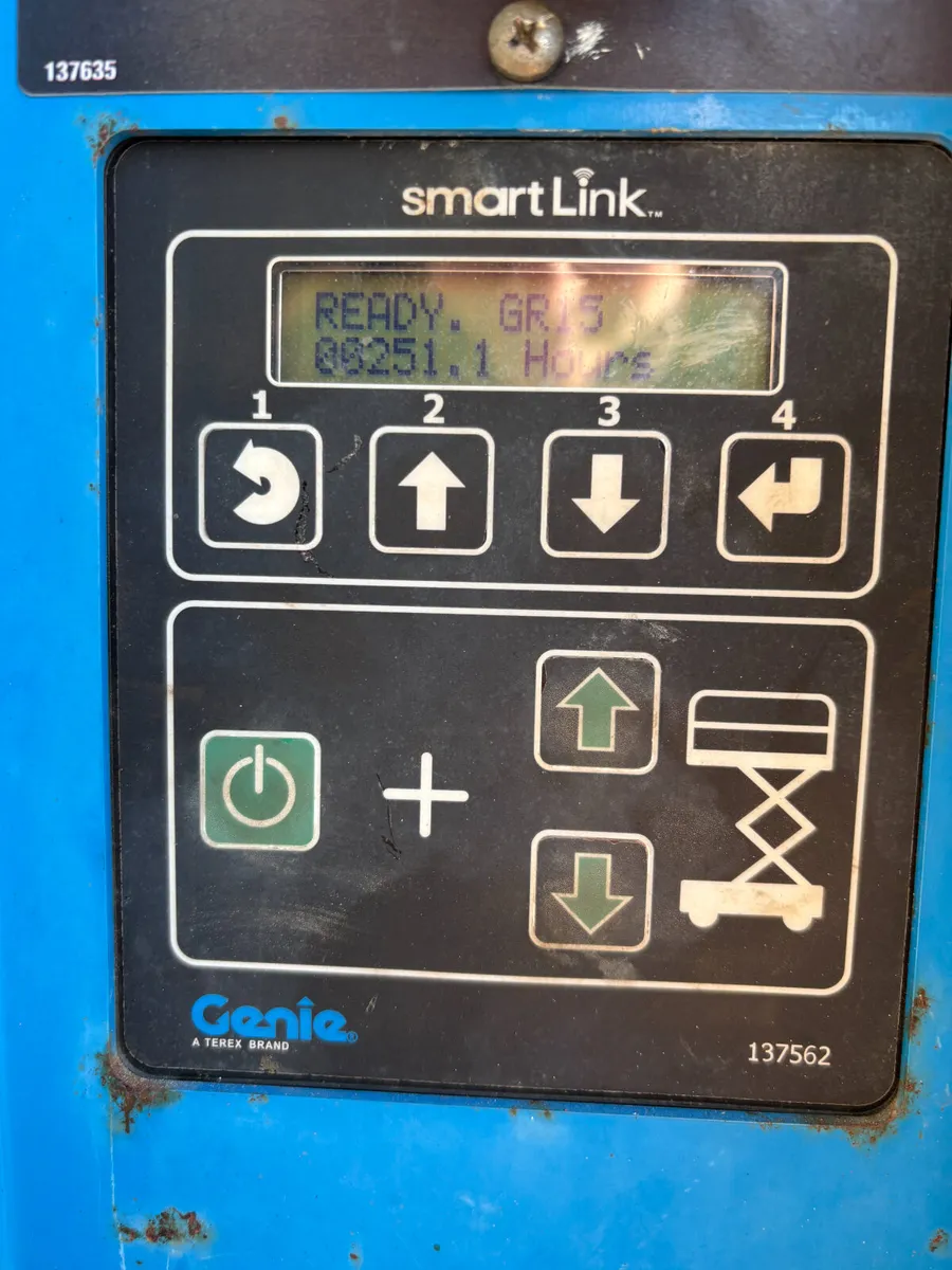 2015 Genie GR-15 Runabout Vertical Mast Lift - Image 3