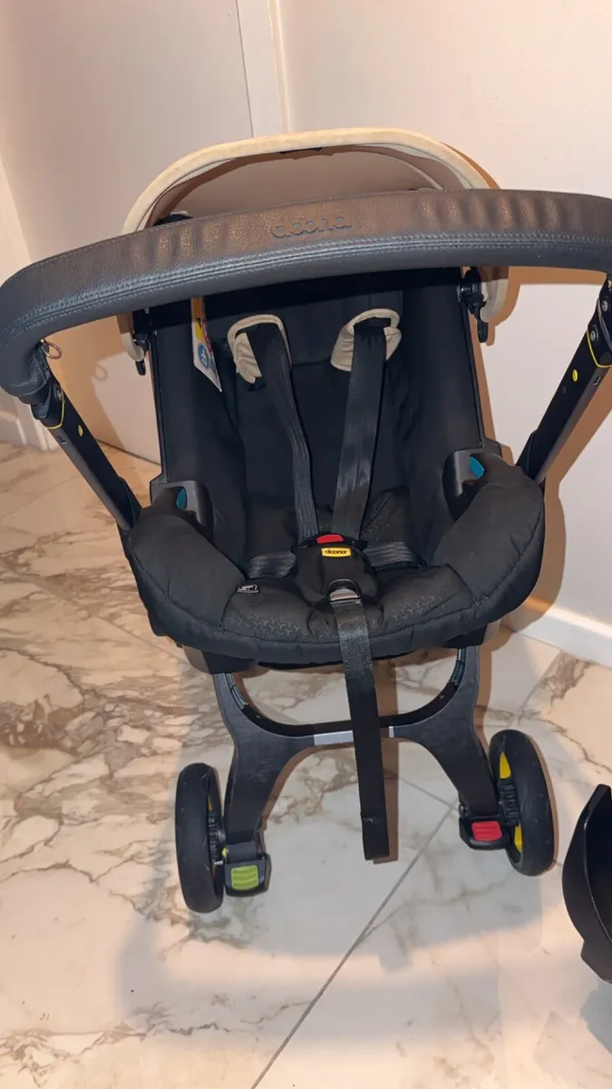 Doona i & isofox for sale - Image 3