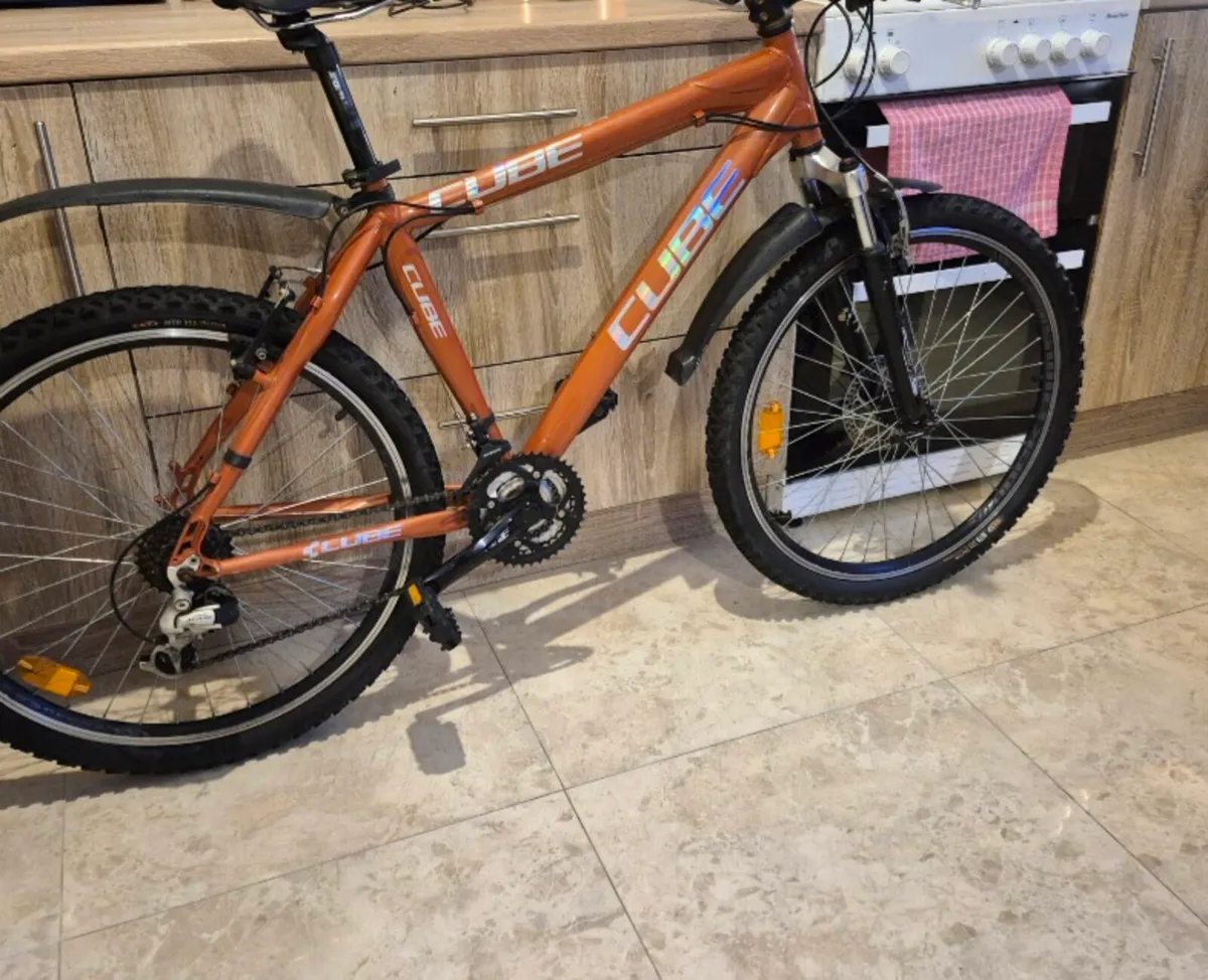 ADULTS CUBE AIB BIKE VERY GOOD CONDITION WHEELS 70 - Image 2