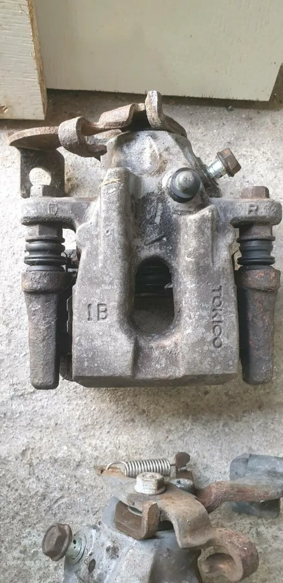 Brake calipers 2010 1.4 Toyota Corolla - Image 3