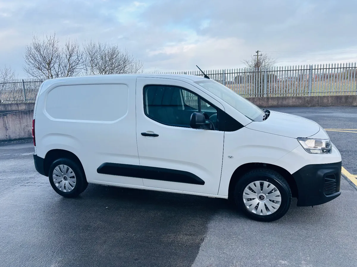 2022 Citroen Berlingo 1.5 100bhp €9,950 + VAT - Image 4