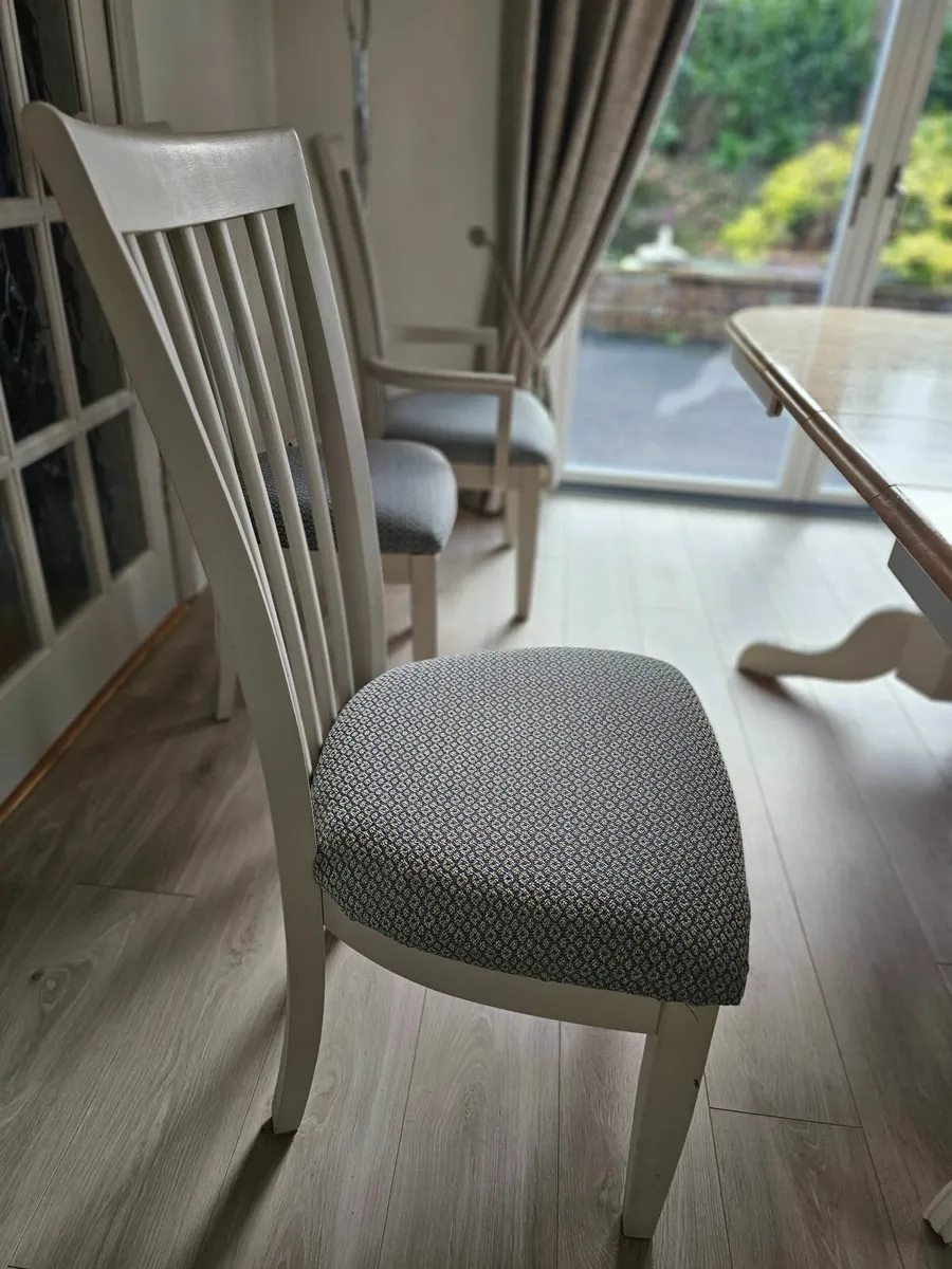 Dining Table and 6 chairs - Image 1