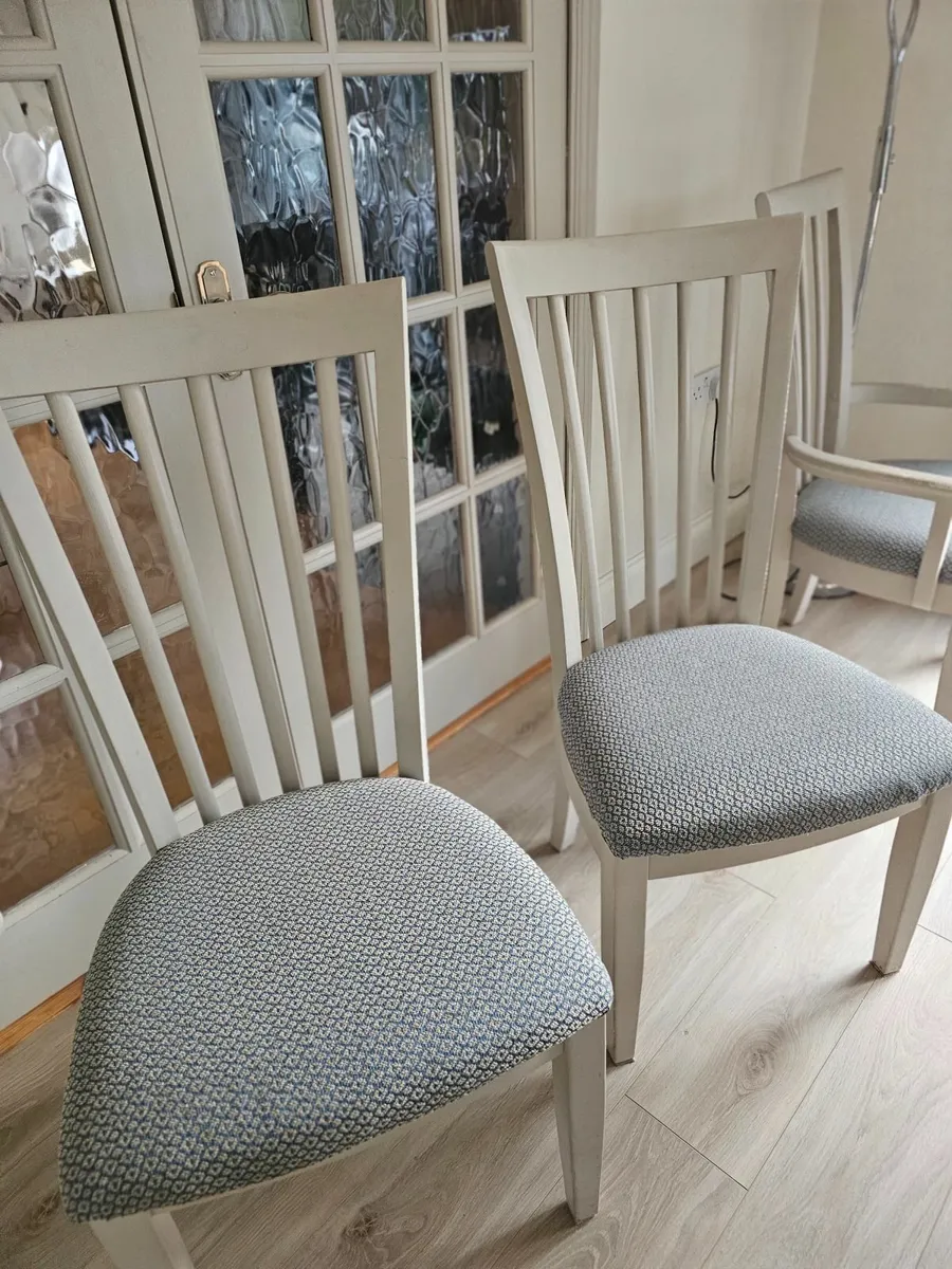 Dining Table and 6 chairs - Image 2