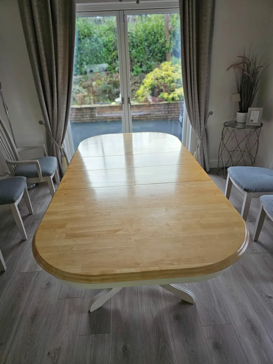 Dining Table and 6 chairs - Image 3