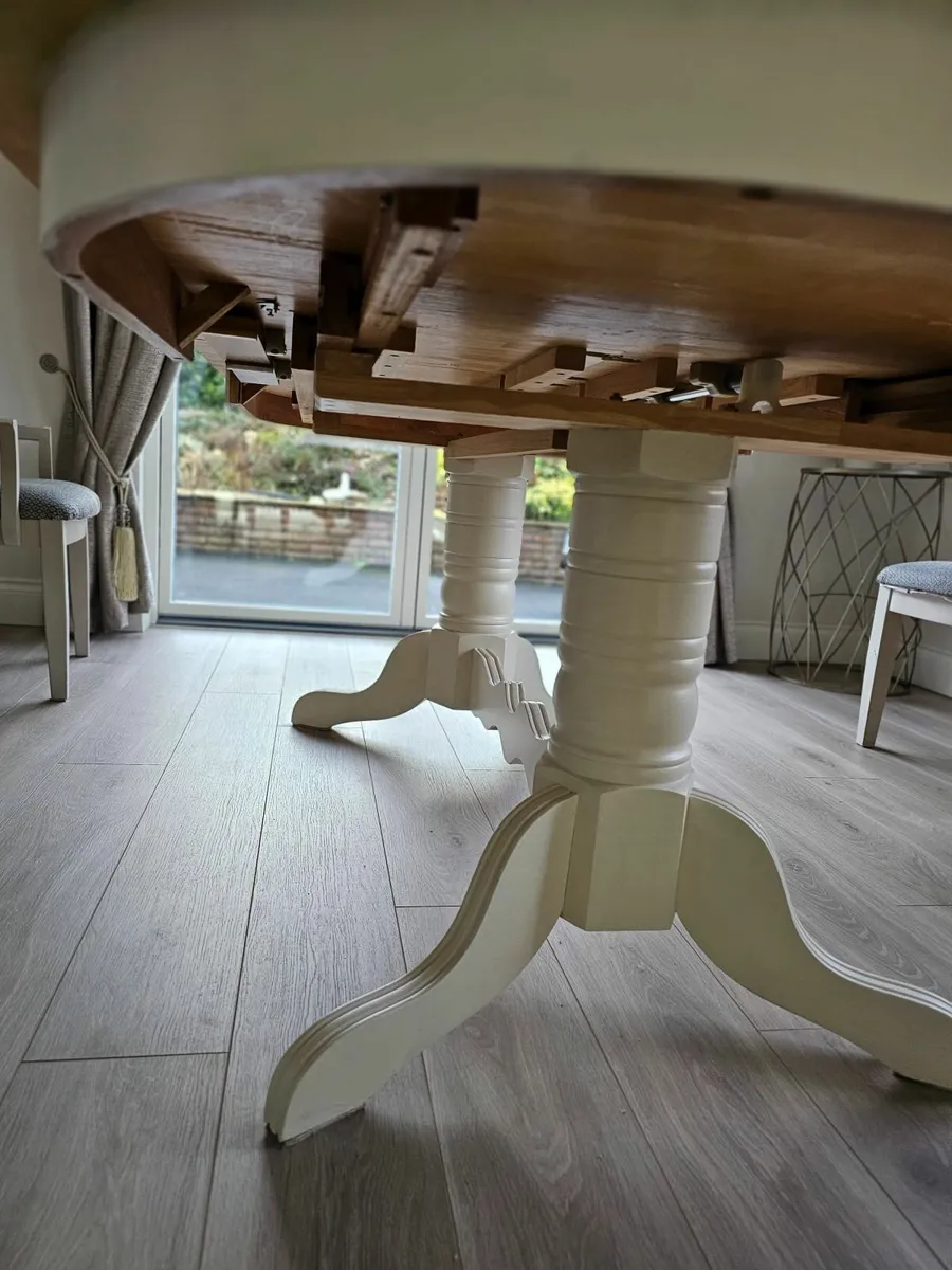 Dining Table and 6 chairs - Image 4