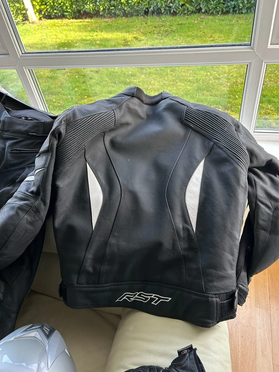 Motorcycle clothing - Image 4