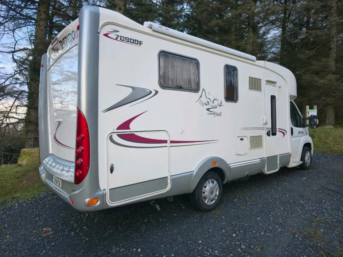 2011 RAPIDO 7090DF ISLAND BED TAKE A TRADE IN - Image 4