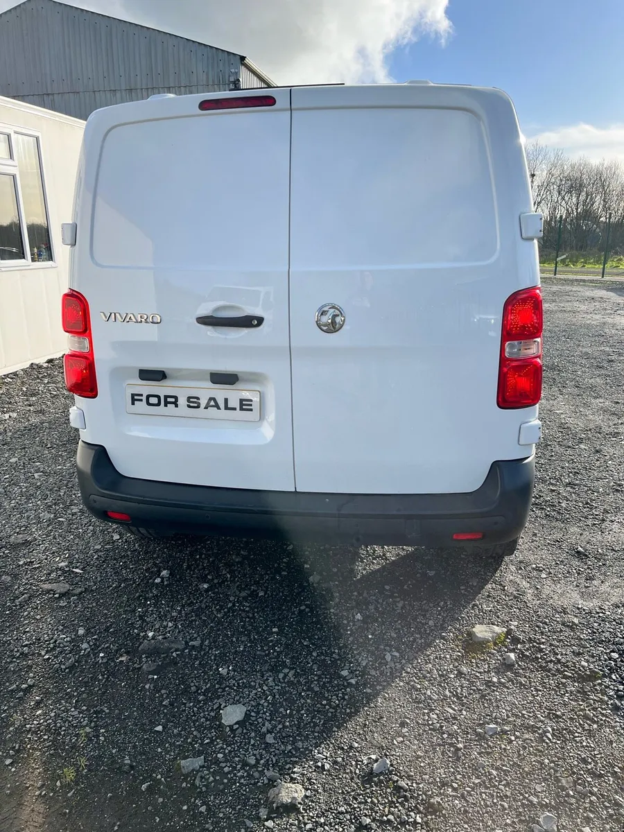 212 VAUXHALL VIVARO LIGHT DAMAGE - Image 4