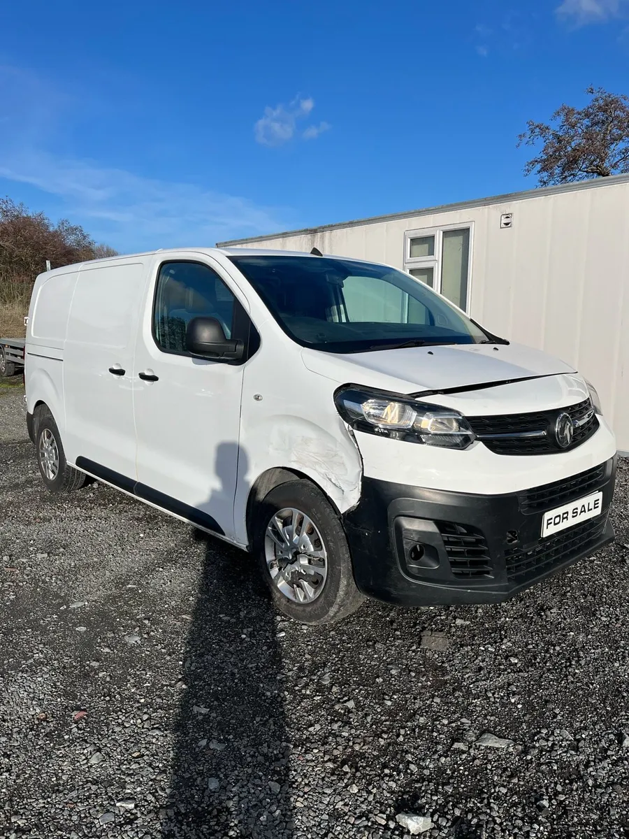 212 VAUXHALL VIVARO LIGHT DAMAGE - Image 2