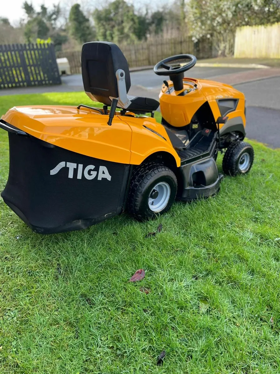 Stiga petrol ride on lawnmower - Image 2