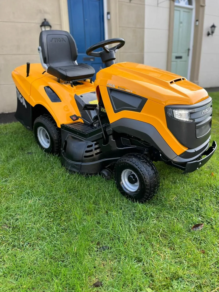 Stiga petrol ride on lawnmower - Image 3