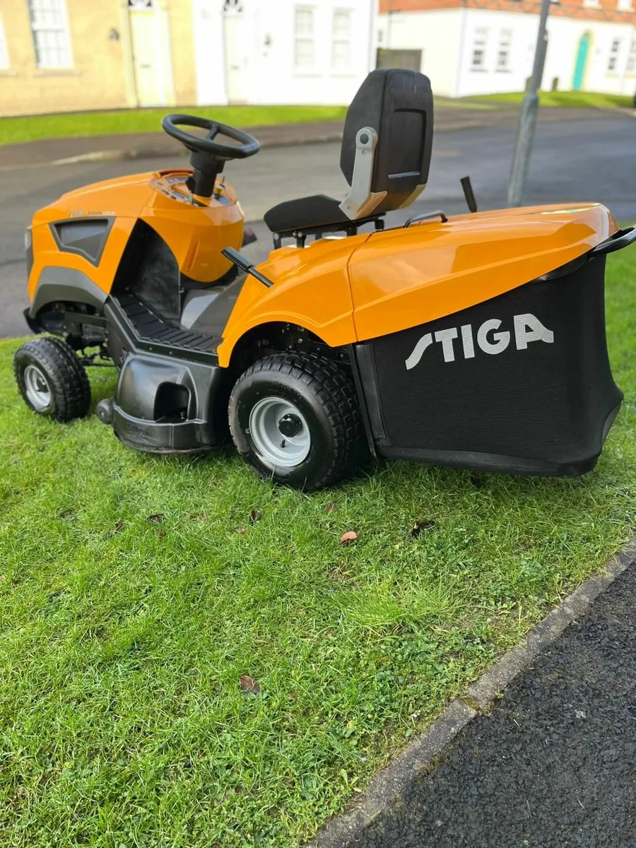 Stiga petrol ride on lawnmower - Image 4