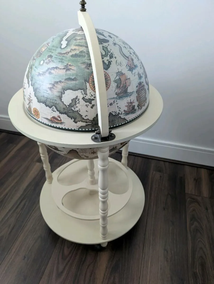 Drinks Globe - Image 1