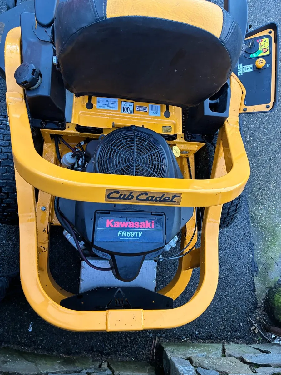Cub Cadet XZ6 Zero Turn Mower - Image 3