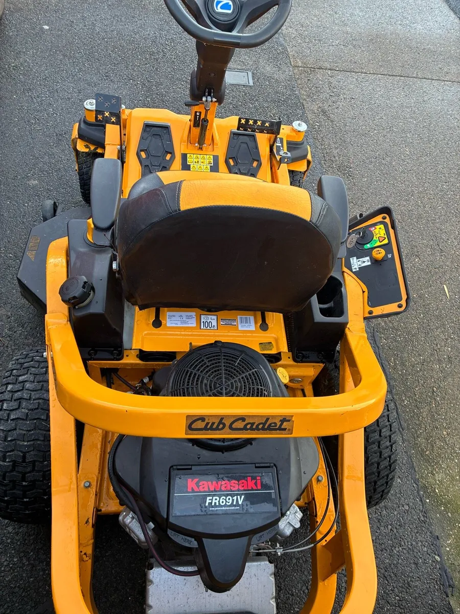 Cub Cadet XZ6 Zero Turn Mower - Image 4