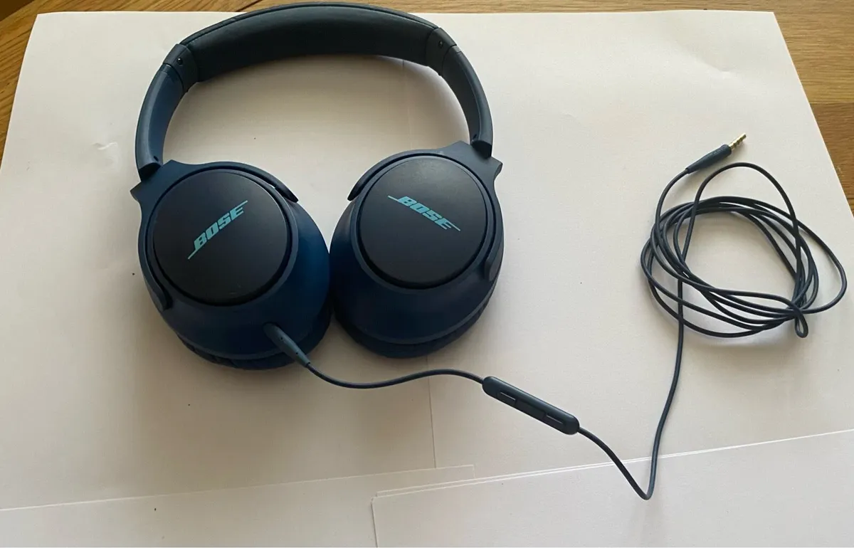 Bose Soundtrue Wired Headphones - Image 2