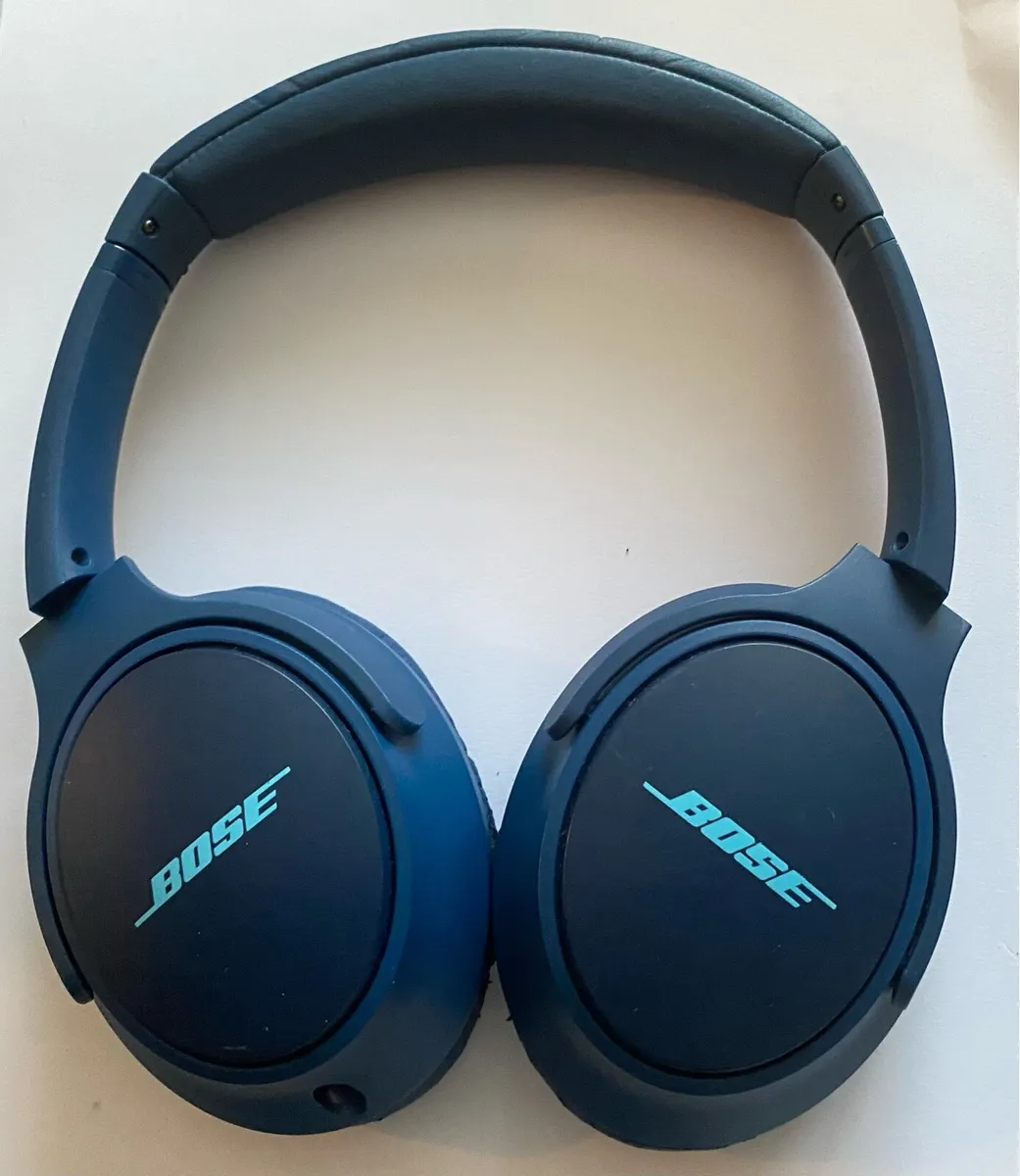 Bose Soundtrue Wired Headphones - Image 1