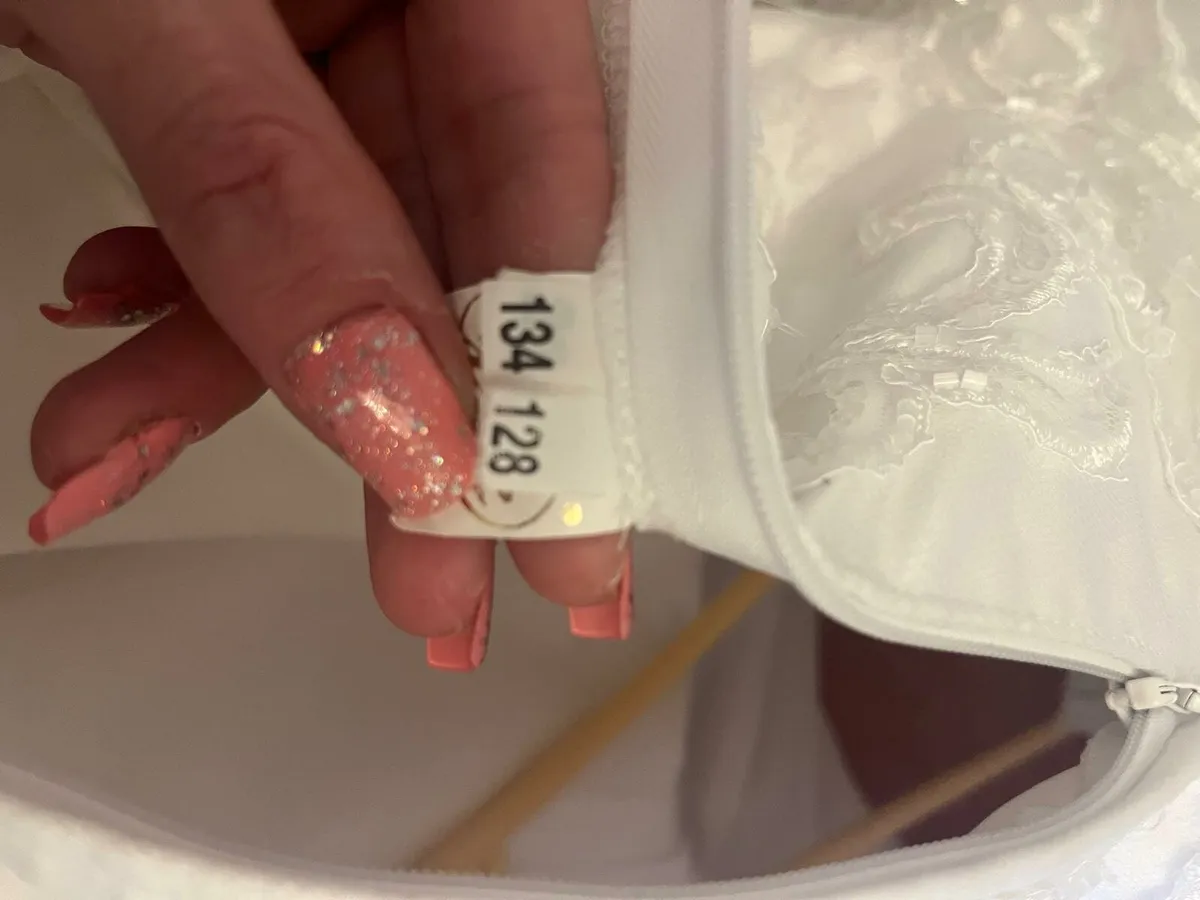 HOLY COMMUNION DRESS EIGHT YEARS OLD TO 9 YEARS OL - Image 3