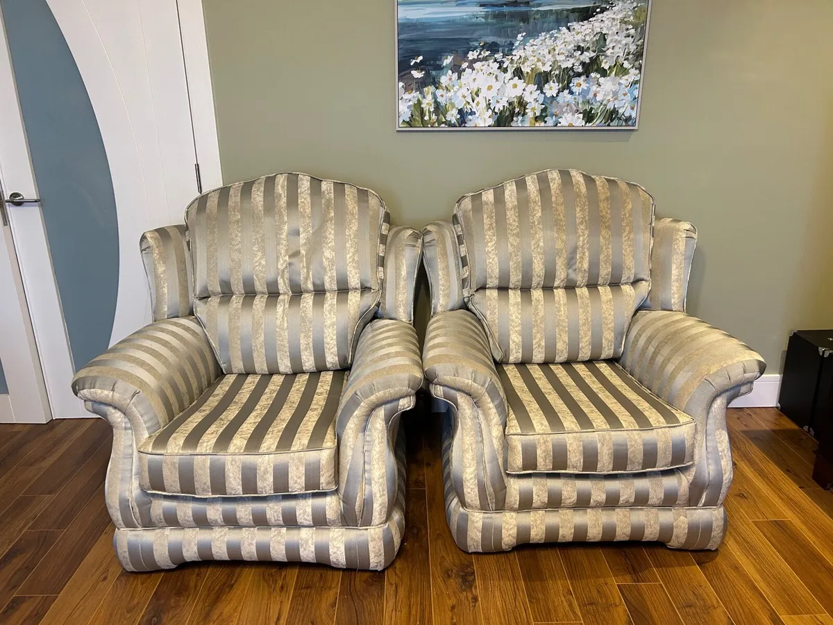 3 Piece Suite & 2 Arm Chairs - Image 1
