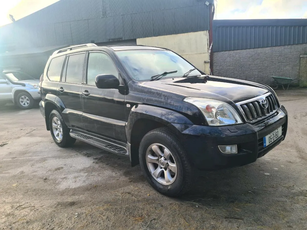 Toyota landcruiser  crewcab - Image 2