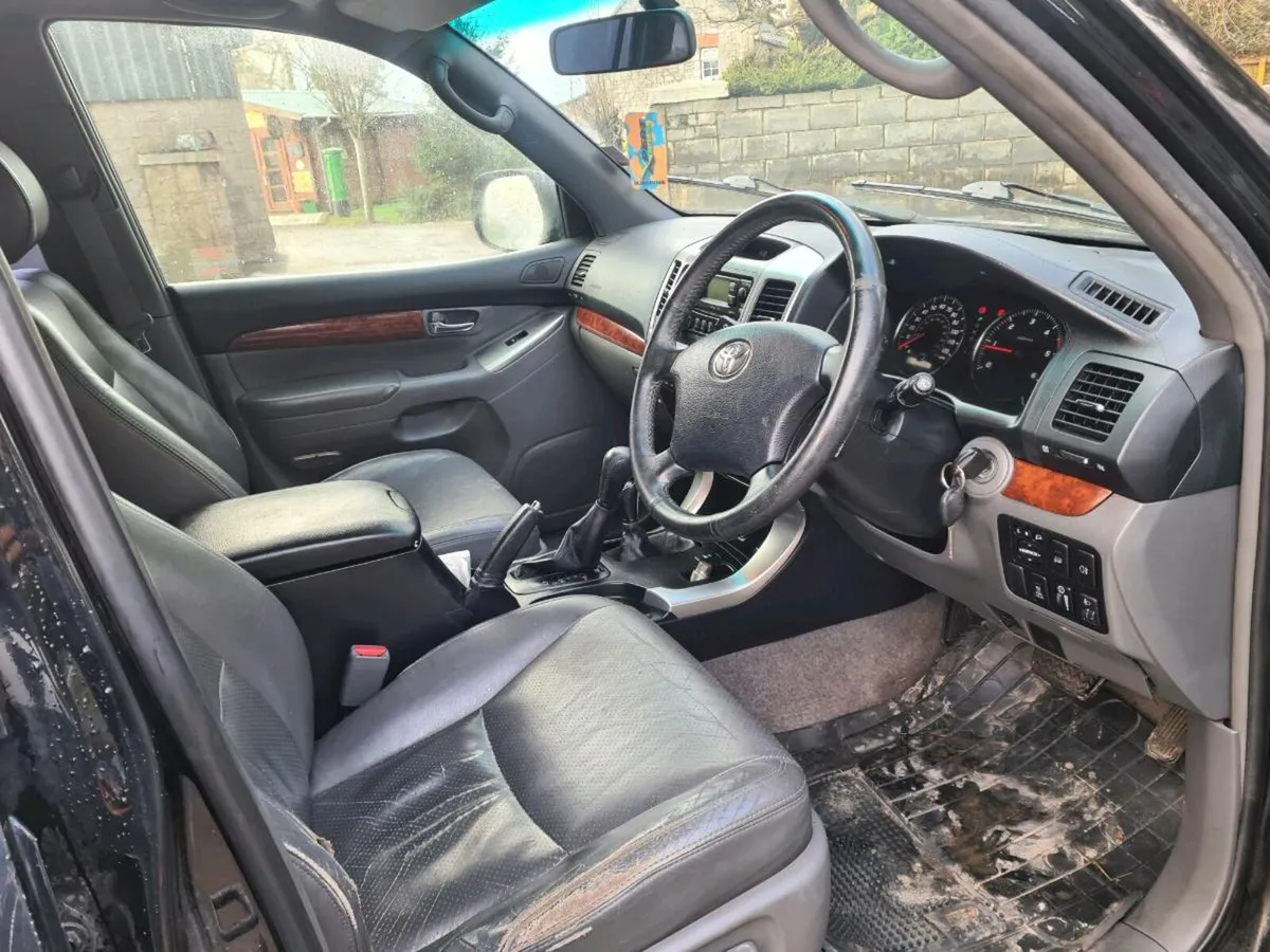 Toyota landcruiser  crewcab - Image 2