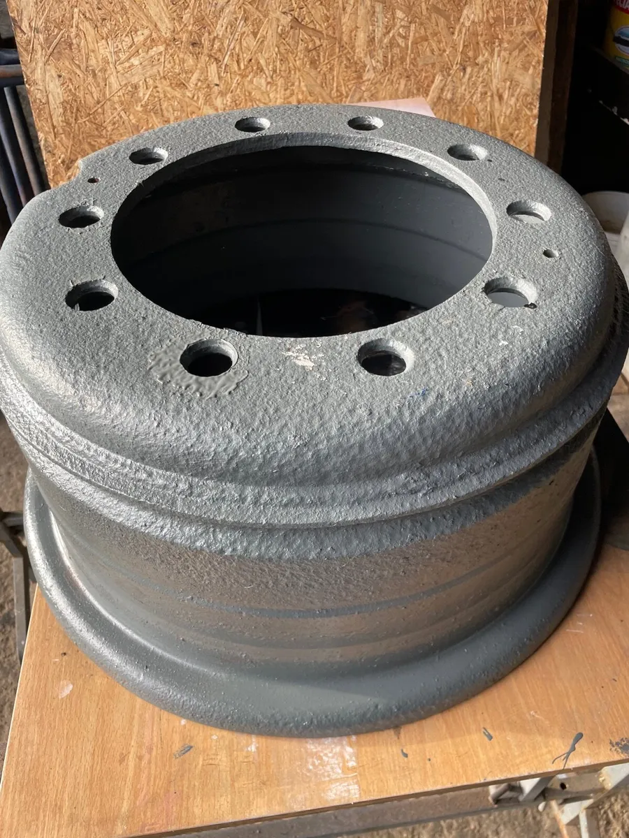 Wheel rims 10 stud ,, 1000x20 tyres fitted - Image 2