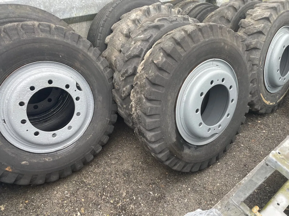 Wheel rims 10 stud ,, 1000x20 tyres fitted - Image 4