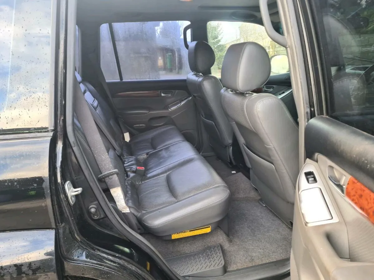 Toyota landcruiser  crewcab - Image 3