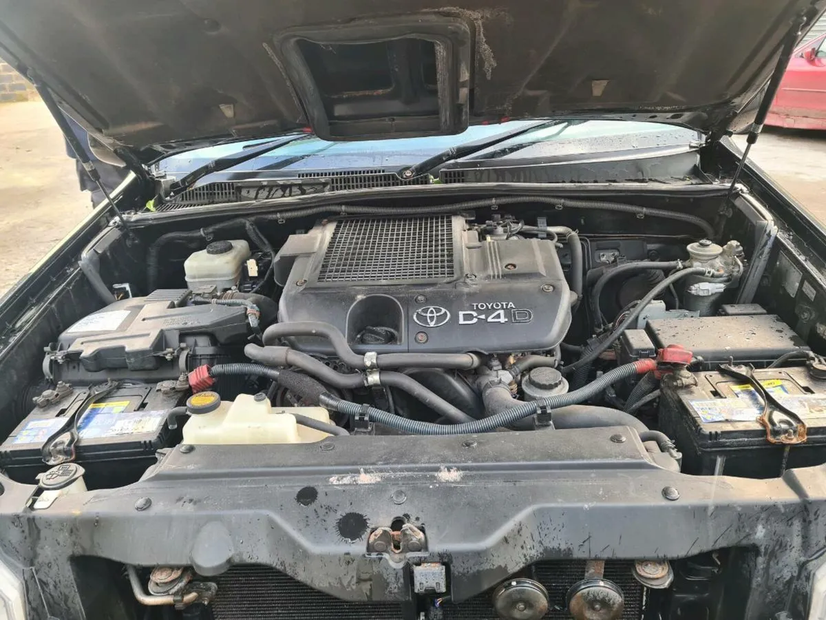 Toyota landcruiser  crewcab - Image 4