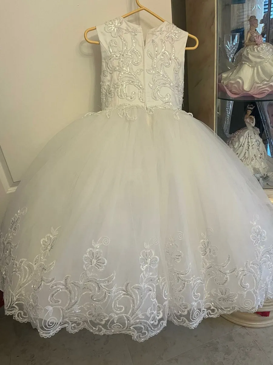 HOLY COMMUNION DRESS EIGHT YEARS OLD TO 9 YEARS OL - Image 2