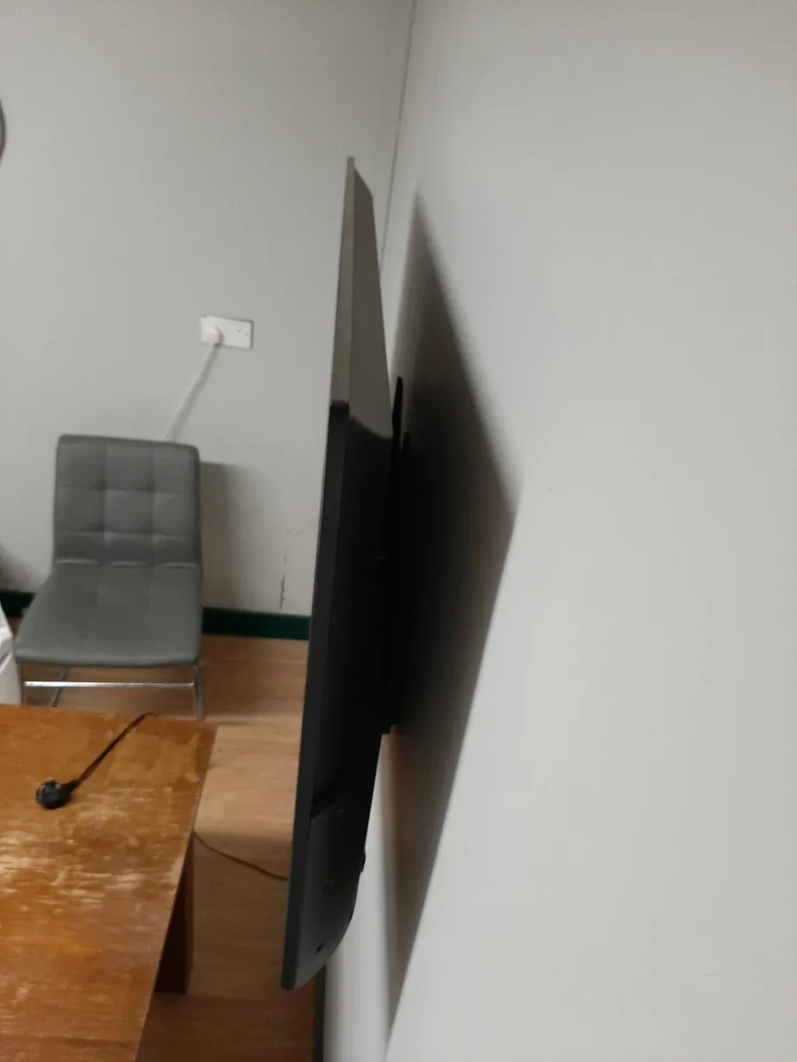 Flat screen 44 inch - Image 2