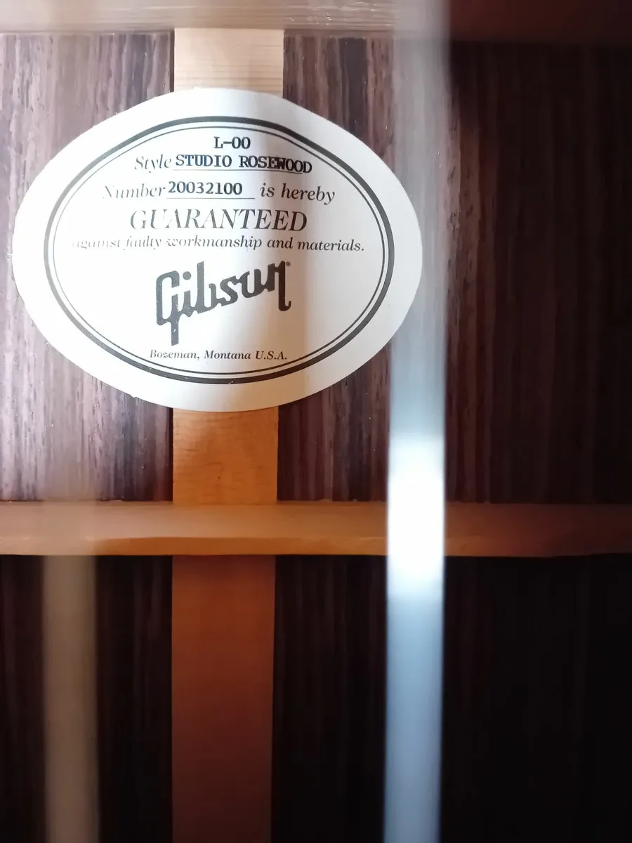 Gibson loo studio. - Image 1