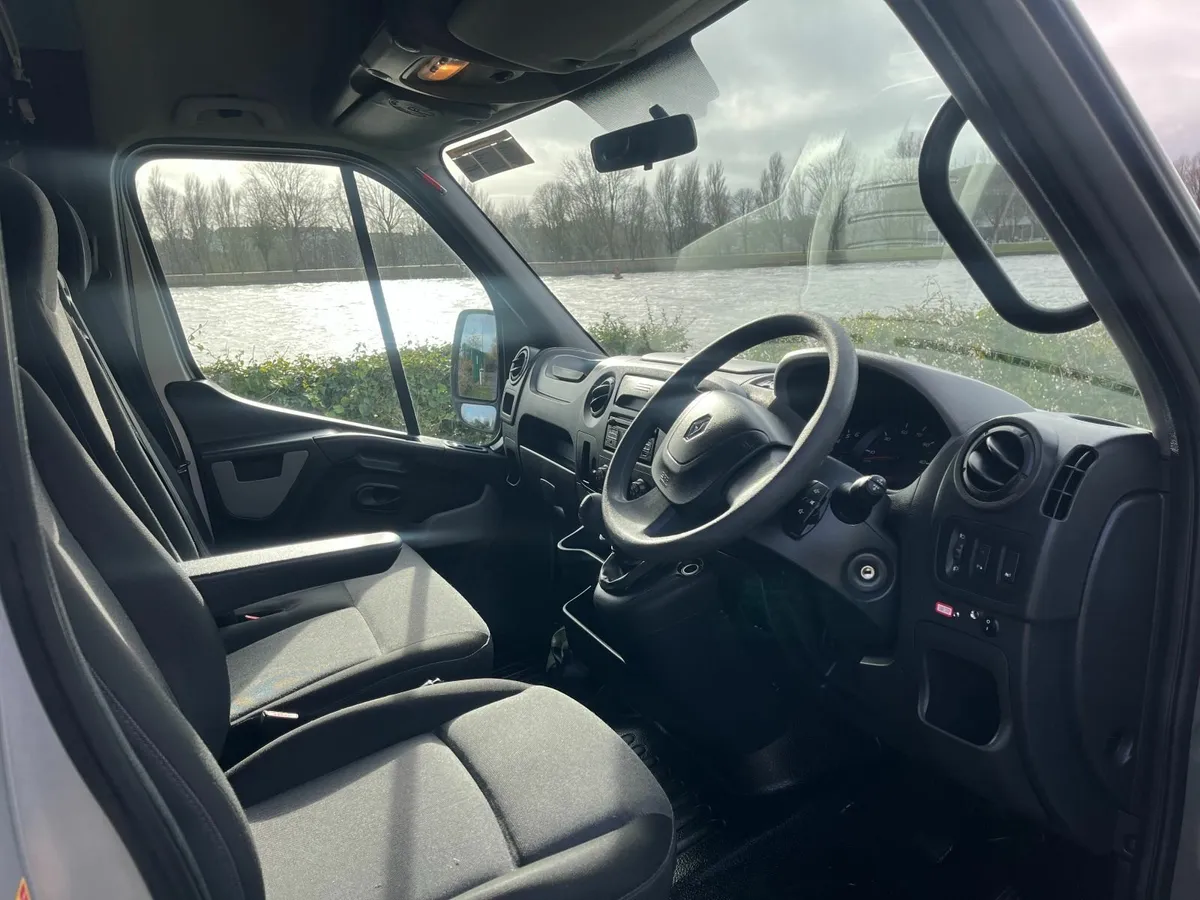 Campervan, Renault Master . 2017. Diesel. - Image 2
