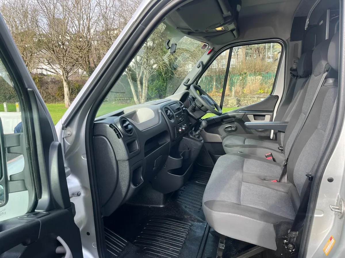 Campervan, Renault Master . 2017. Diesel. - Image 4