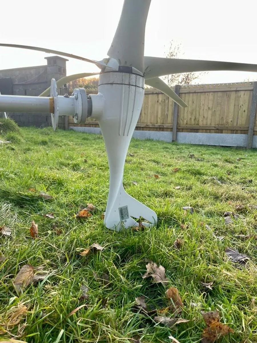 4 Wind Turbines for Sale + Masts/Cable/Hardware (400W, 600W - Image 2