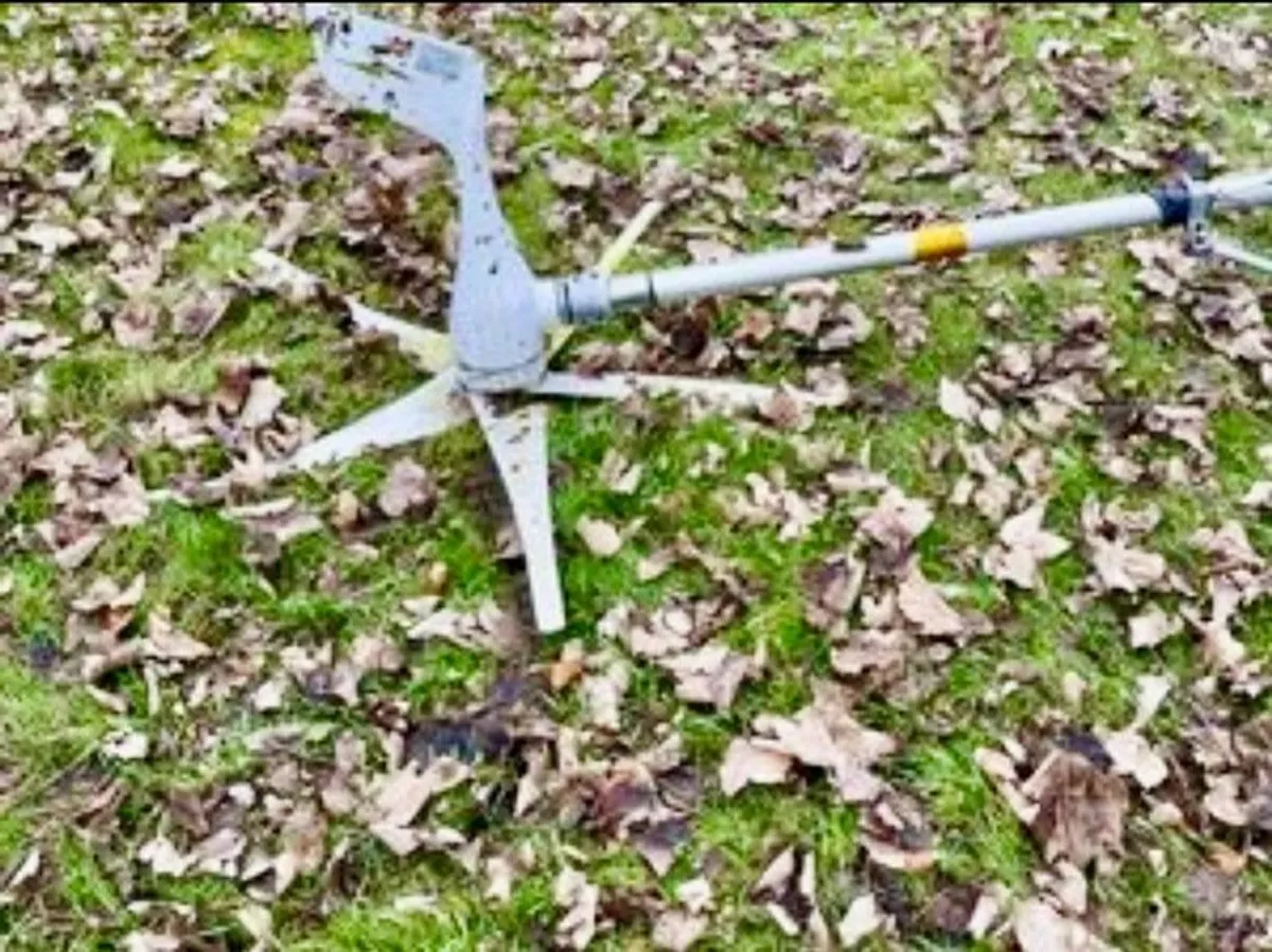 4 Wind Turbines for Sale + Masts/Cable/Hardware (400W, 600W - Image 4