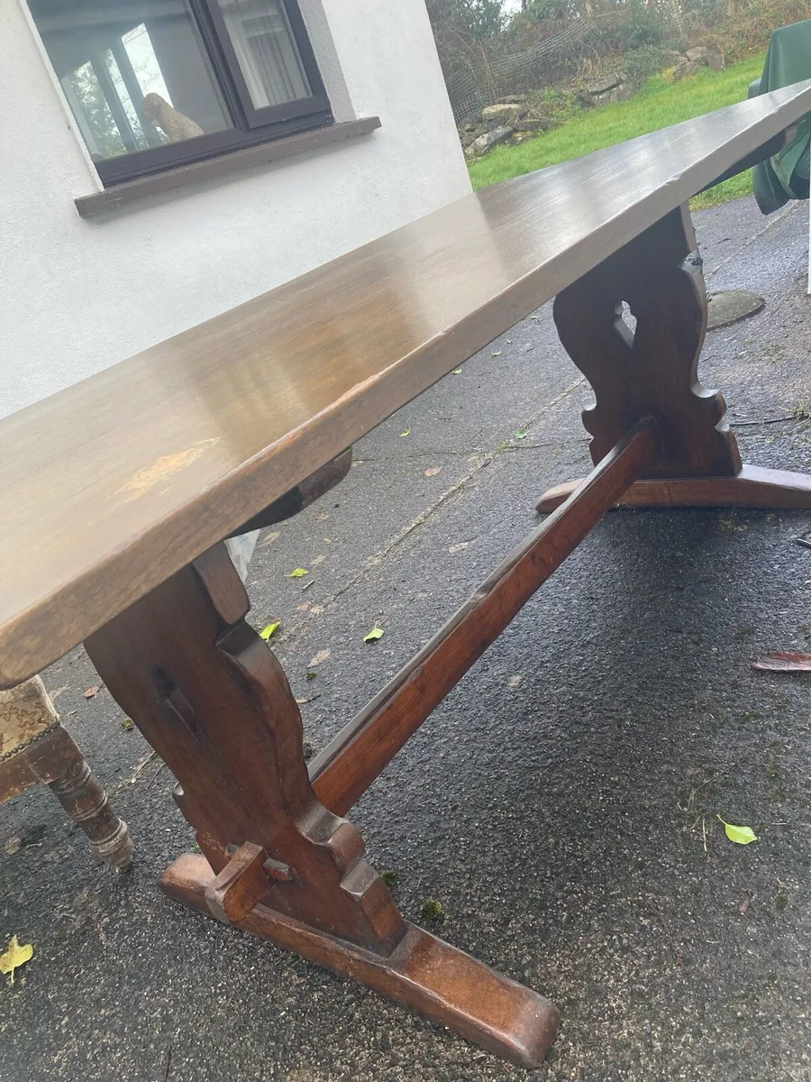 Table and chair - Image 4