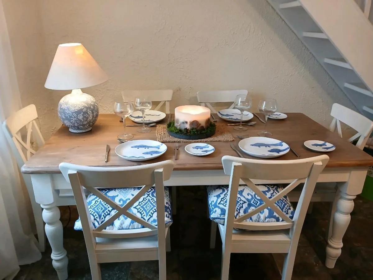 Dining table and chairs - Image 1